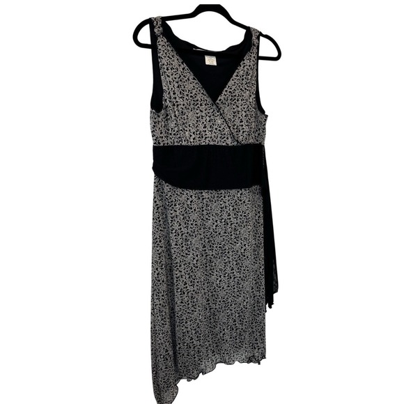 Max Studio Dresses & Skirts - Max Studio Dress Women M 5912K50 Black White Paisley Handkerchief Hem Sleeveless